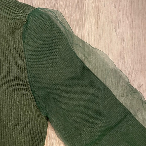 Green turtleneck sweater with tulle sleeves - Picture 2 of 10